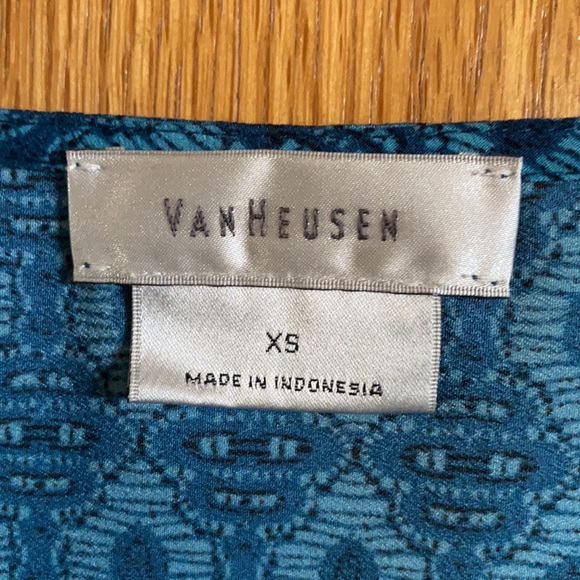 Nice blouse - Picture 3 of 3